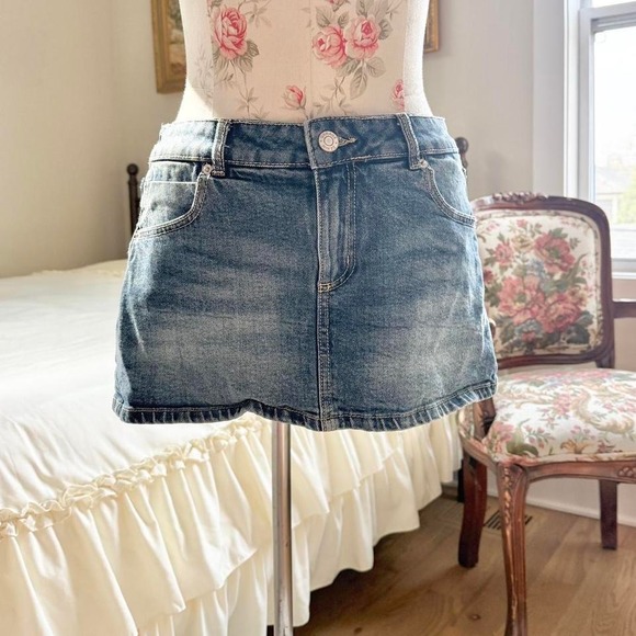 Garage Dresses & Skirts - garage denim mini skirt size small